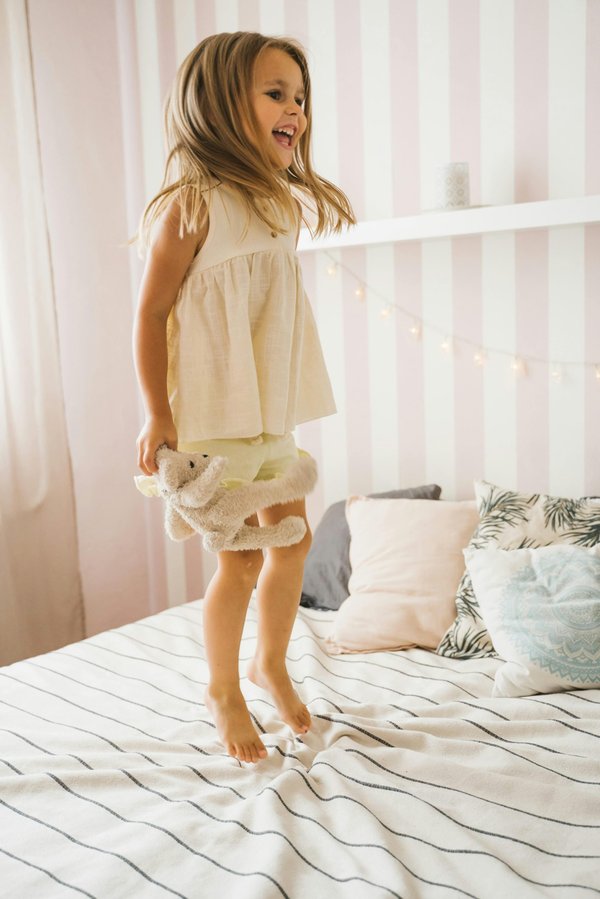 Papier peint chambre bébé : inspirez la créativité des petits