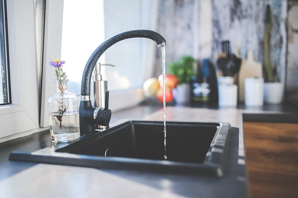 Comment venir à bout du calcaire dans l'eau ? solutions faciles !